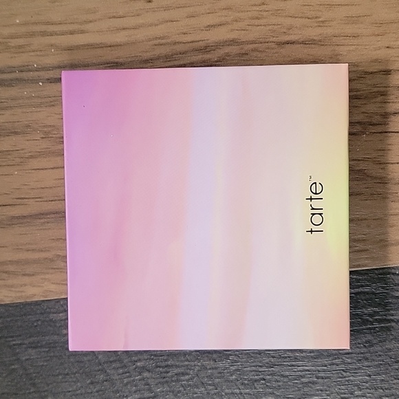 Tarte Park Ave Princess Waterproof face and body bronzer in tan-deep - Picture 2 of 3